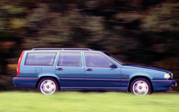 Седаны и универсалы Volvo 850 оснащались 5-цилиндровым двигателем объемом от 2,0 до 2,5 литра. | Фото: autocar.co.uk.