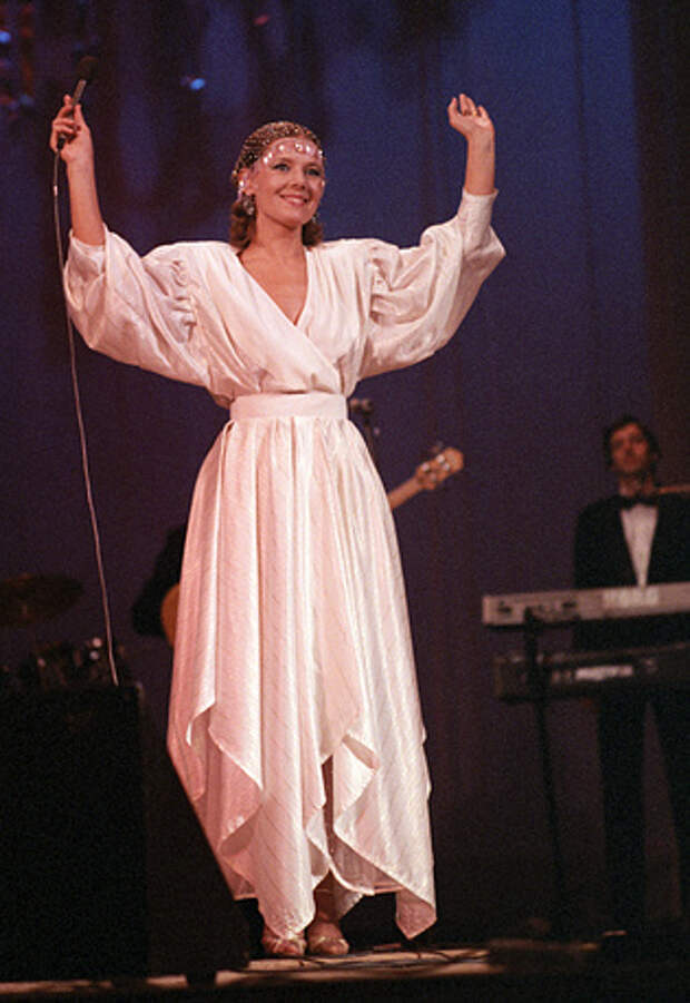 Людмила Сенчина во время концерта в Москве, 1985 год