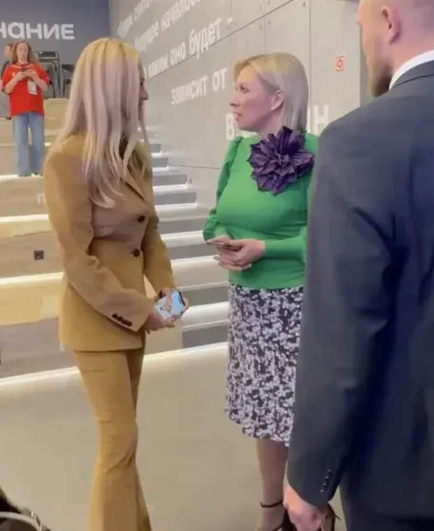 Виктория Лопырёва и Мария Захарова