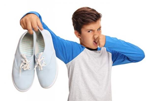 Популярные способы избавиться от запаха из обуви