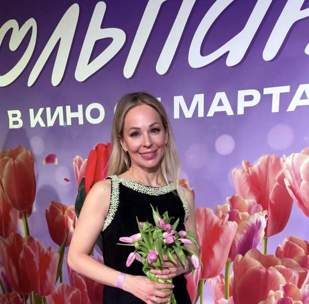 Актриса Ирина Медведева появилась на публике в Москве в мини-платье