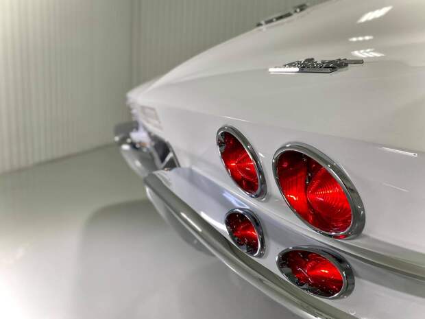 Великолепный рестомод Corvette Stingray 1967 года
