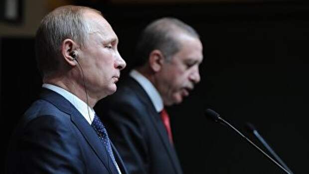 Президент России Владимир Путин и президент Турецкой республики Реджеп Тайип Эрдоган на итоговой пресс-конференции в Анкаре. Архивное фото
