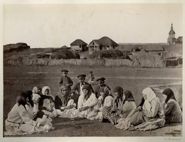 Улица Цимлянской станицы в праздник