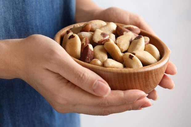 Врач Гончарова: орехи не помогут избавиться от акне