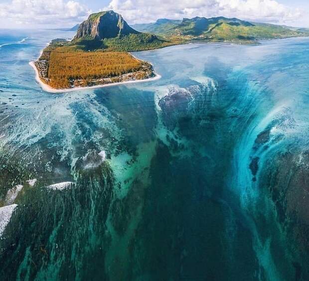 красивый водопад