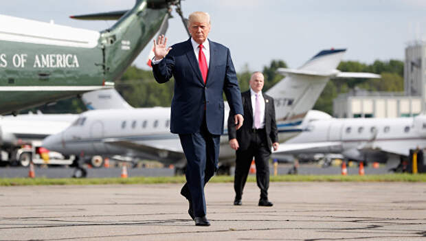 Президент США Дональд Трамп в аэропорту Морристауна. 14 августа 2017