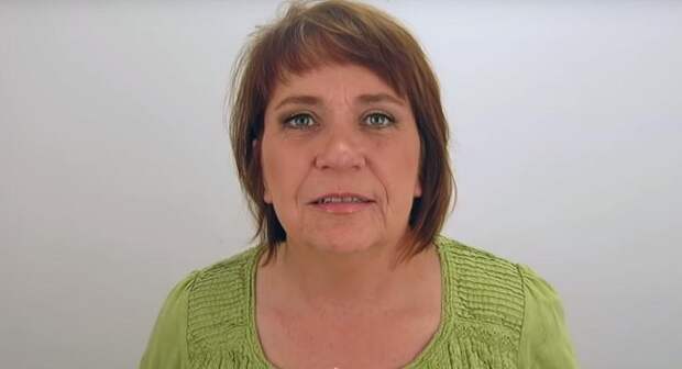 Чтобы отвлечься от развода, женщина решила внести поправки в свою внешность. В результате она получила новую прическу и макияж