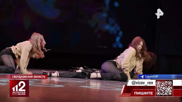 Стриптиз-шоу со Снегурочками устроили для детей на новогодней елке