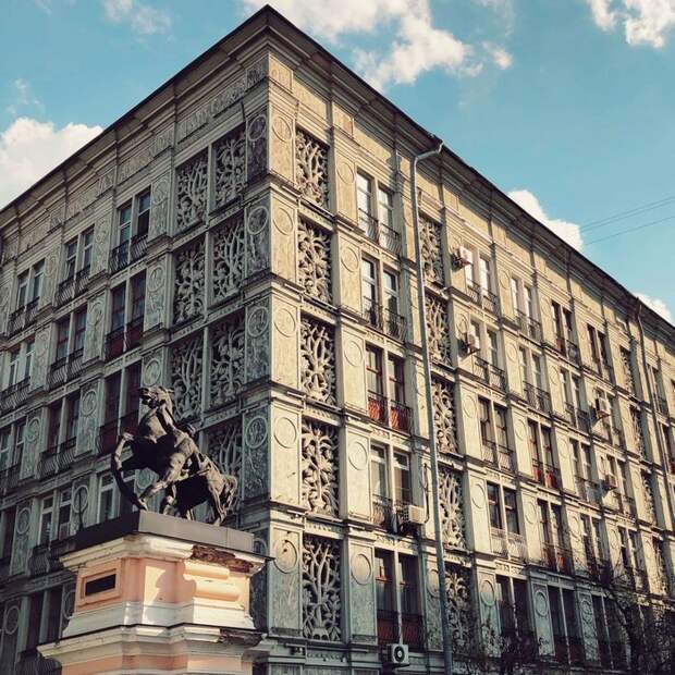 Ажурный дом считается самым первым панельным жилым зданием в СССР. /Фото: mos-holidays.ru