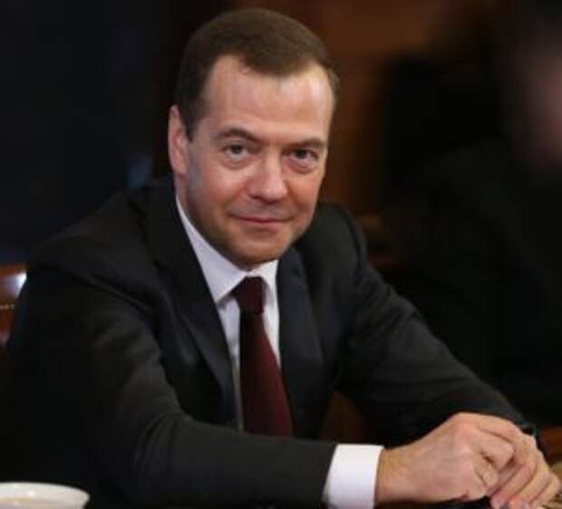 Дмитрий Медведев биография 