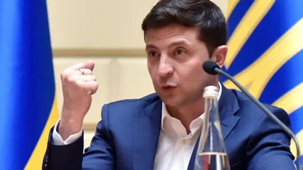 Зеленский вступил в перепалку с директором аэропорта в Николаеве