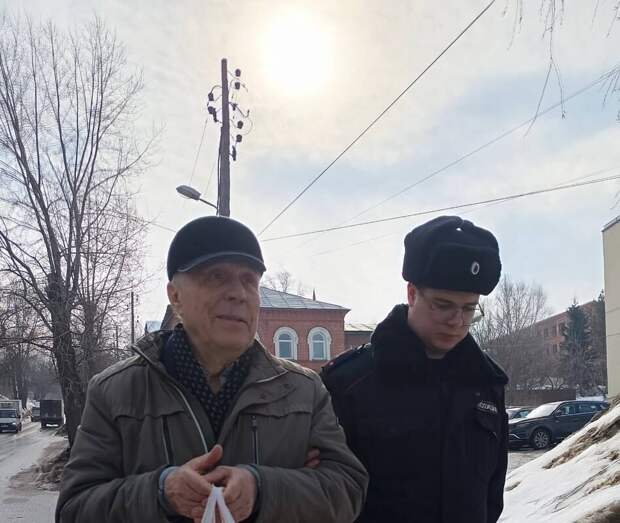 Полиция второй раз задержала в Перми участника пикета за свободный интернет