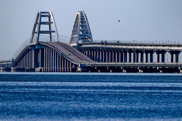 На Крымском мосту восстановили движение автотранспорта
