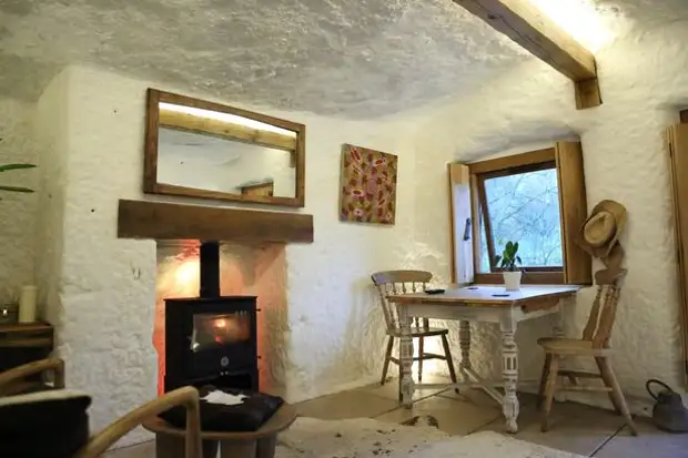 https://i2-prod.mirror.co.uk/incoming/article7158266.ece/ALTERNATES/s615b/An-interior-shot-of-the-Rockhouse.jpg