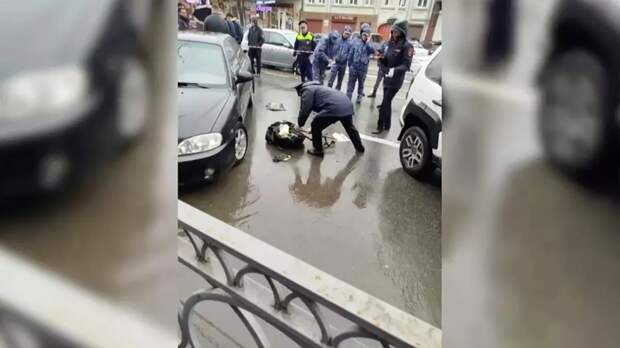 Напавший на букмекерскую контору во Владикавказе успел ранить ножом кассира