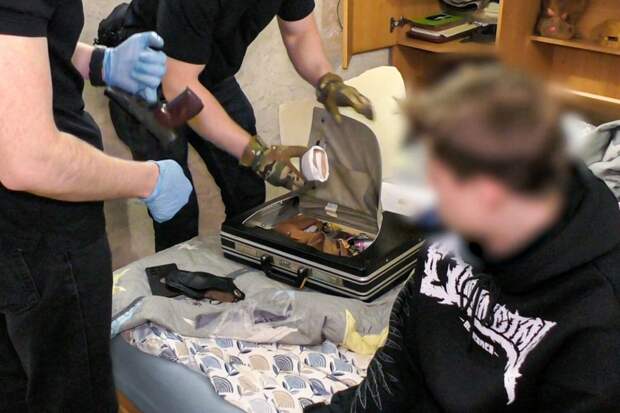 ФСБ показала задержание пытавшихся запугать руководство Роскомнадзора