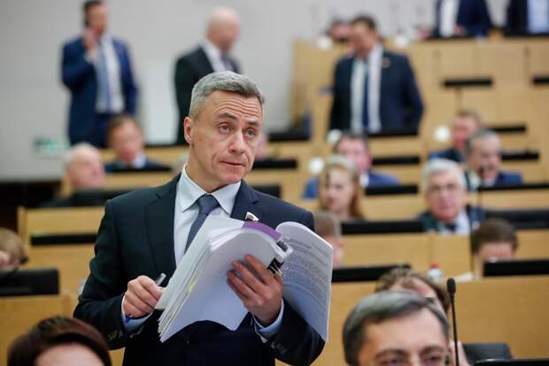 Вероятность лишения мандата оскорбившего поклонников Чака Норриса депутата Госдумы оценили