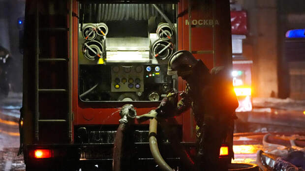 Автомобиль загорелся на Тверской улице в Москве