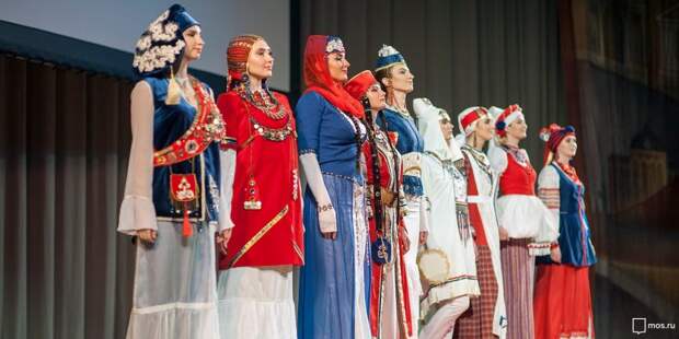 «Золотые ножницы» и «Золотая игла»: в Москве наградили победителей конкурса высокой моды национального костюма