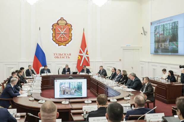 Миляев дал указание ускорить установку детской площадки в Платоновском парке