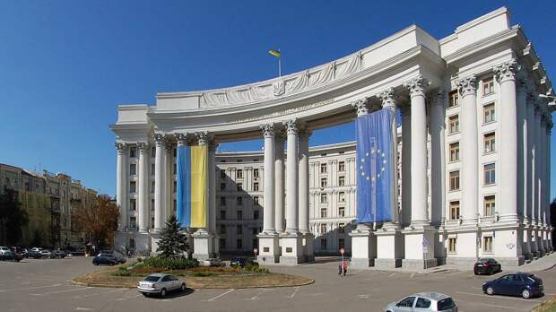 МИД Украины считает указ Путина по Донбассу «вмешательством» в дела страны