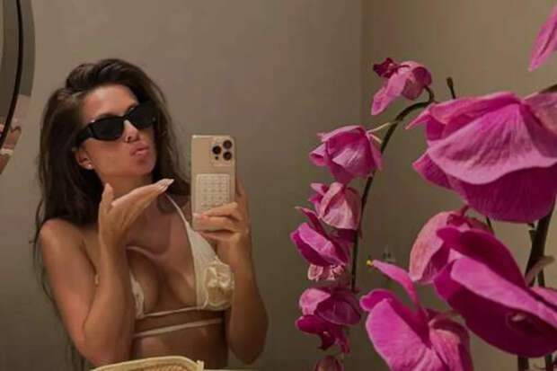 Певица Нюша без макияжа показала фигуру в крошечном бикини