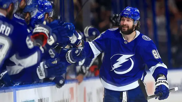 Два гола и победная передача: как Кучеров помог «Тампе» выиграть третий матч с «Каролиной» в Кубке Стэнли