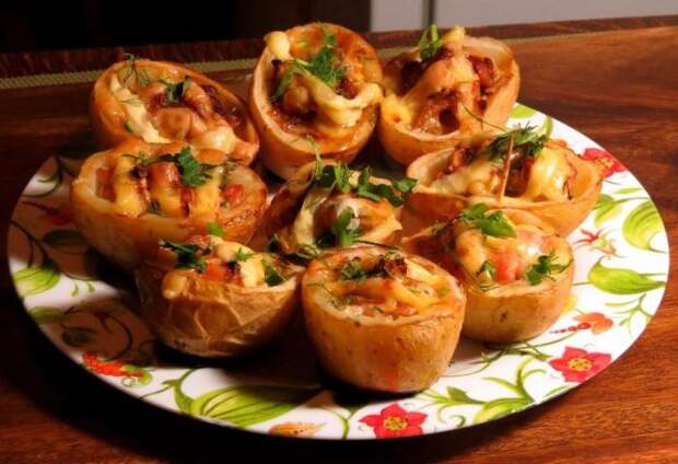 Аппетитный фаршированный мясом картофель. \ Фото: 1000.menu. Аппетитный фаршированный мясом картофель. \ Фото: 1000.menu.