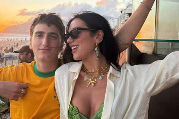 «Я обожаю свое кольцо»: Дуа Липа рассекретила помолвку и показала редкие кадры с братом