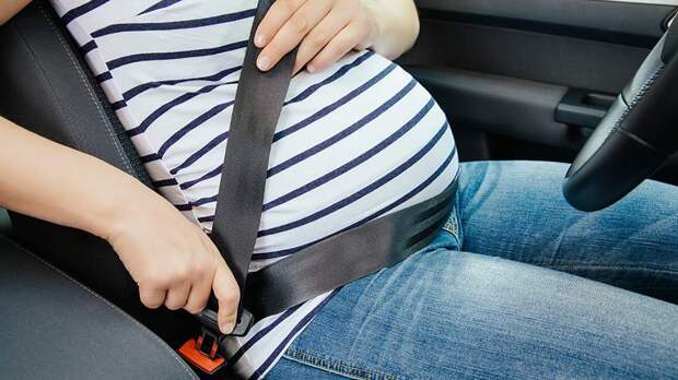 Врач дал рекомендации для беременных по безопасному использованию авто