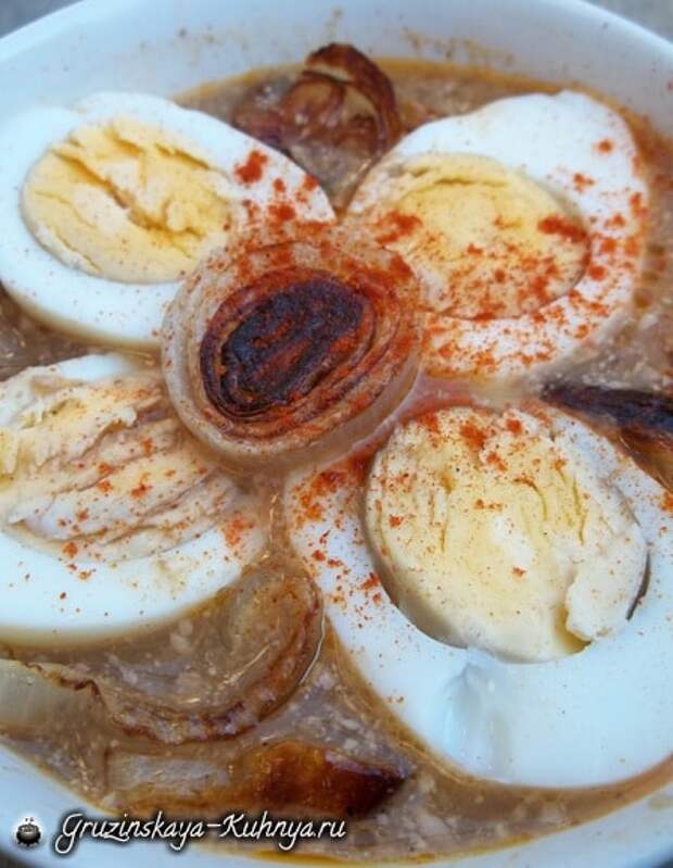 Рецепт сациви с луком и вареными яйцами (5)