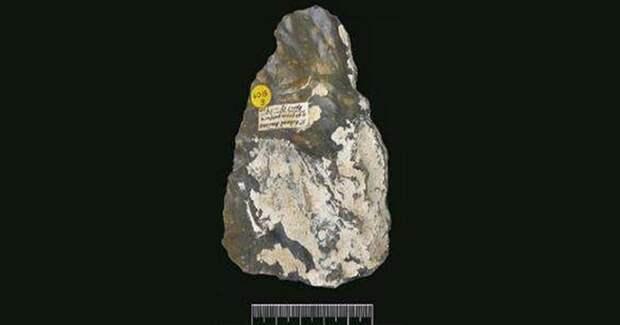 Топор Прествича-Эванса, возраст которого 400 тыс. лет.