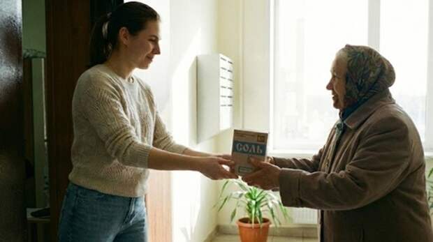 Соседка зашла за солью и распустила сплетни обо мне - «грязнуле». Как я вышла чистой из скандала