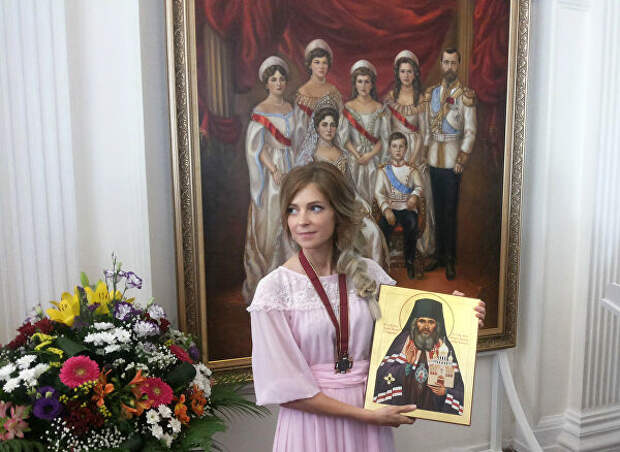 Наталья Поклонская передала в дар Ливадийскому дворцу портрет царской семьи