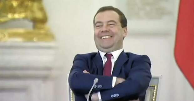«Альфа-самец Пиндостан врал постылой Европе»: Дмитрий Медведев об американском «кидке» ЕС