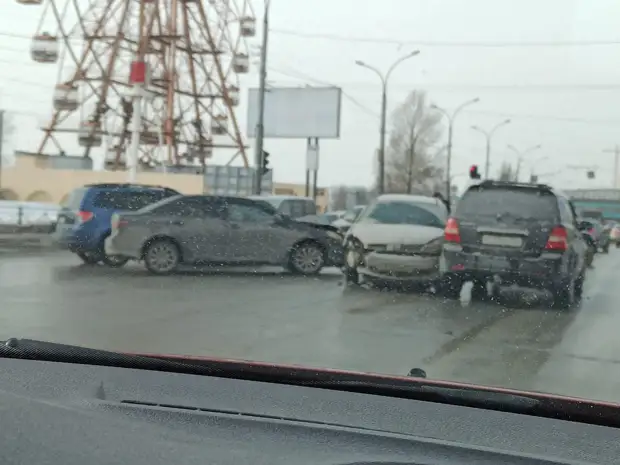 Три машины собрали пробку в районе Речного вокзала