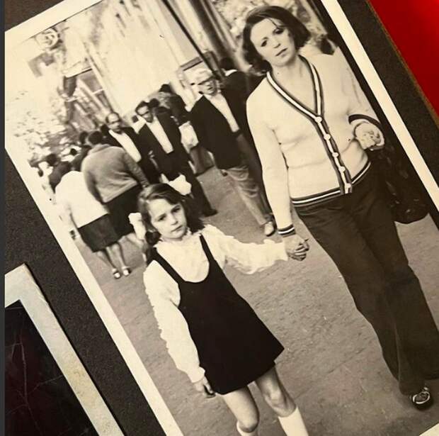 «Мини Ваня»: Оксана Фандера показала детское фото с мамой