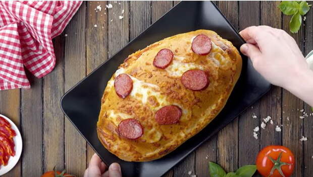 Пицца из батона - простое и необычайно вкусное блюдо.