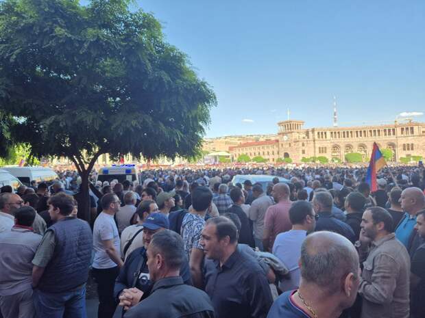 В Армении снова запахло "Бархатной" революцией: Удастся ли оппозиции сместить Пашиняна