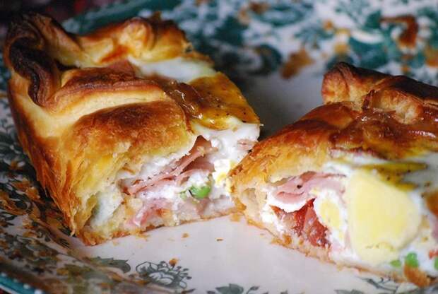 пирог с беконом и яйцами
