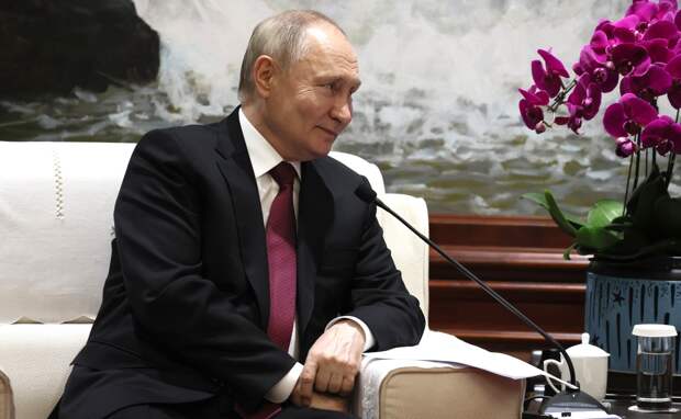 Экс-разведчик США Риттер назвал президента России самым уважаемым в мире лидером