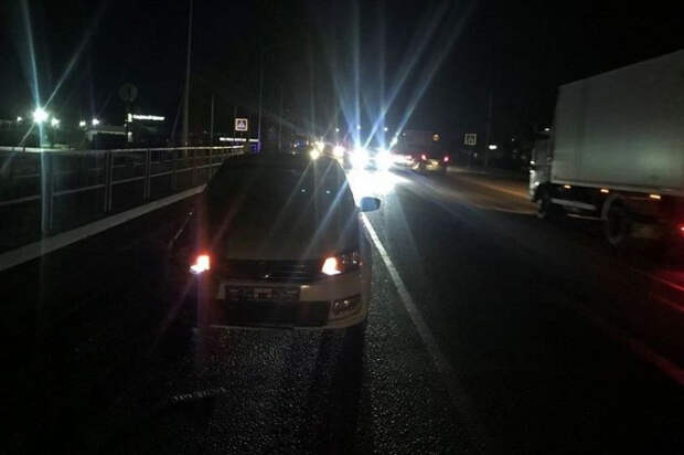 Ночью на кубанской трассе иномарка насмерть сбила пешехода: переходил дорогу в неположенном месте