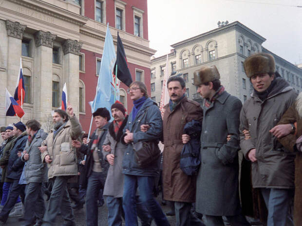 С чего разрушается Родина: от апрельского Пленума 1985 года до падения СССР