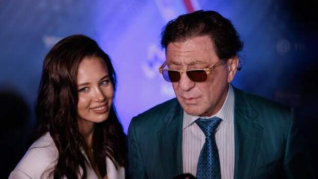 Лепс опроверг слухи о разрыве с 19-летней невестой — светятся от счастья