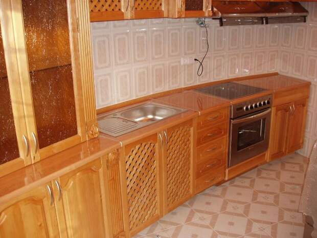 Кухни из массива дерева: разнообразие материалов и декора мебели (75 фото)