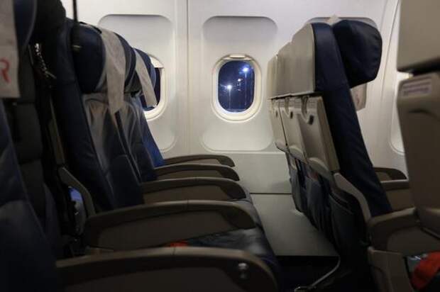 Пьяного пассажира рейсом Калининград — Петербург сняли с рейса