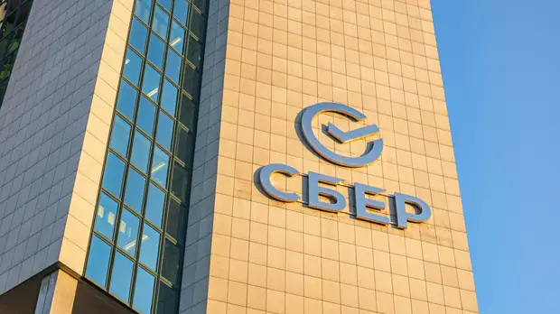 Сбербанк прекратил валютные переводы за границу в связи с санкциями
