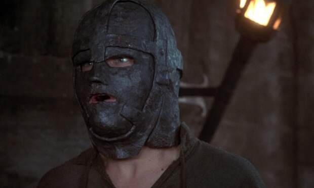 Кадр из к/ф «Человек в Железной маске» (1998). | Фото: cluebits.com. Кадр из к/ф «Человек в Железной маске» (1998). | Фото: cluebits.com.