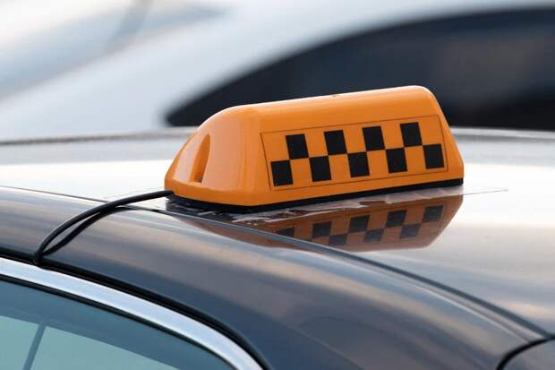 Жители Тульской области могут проверить легальность такси через "Госуслуги"